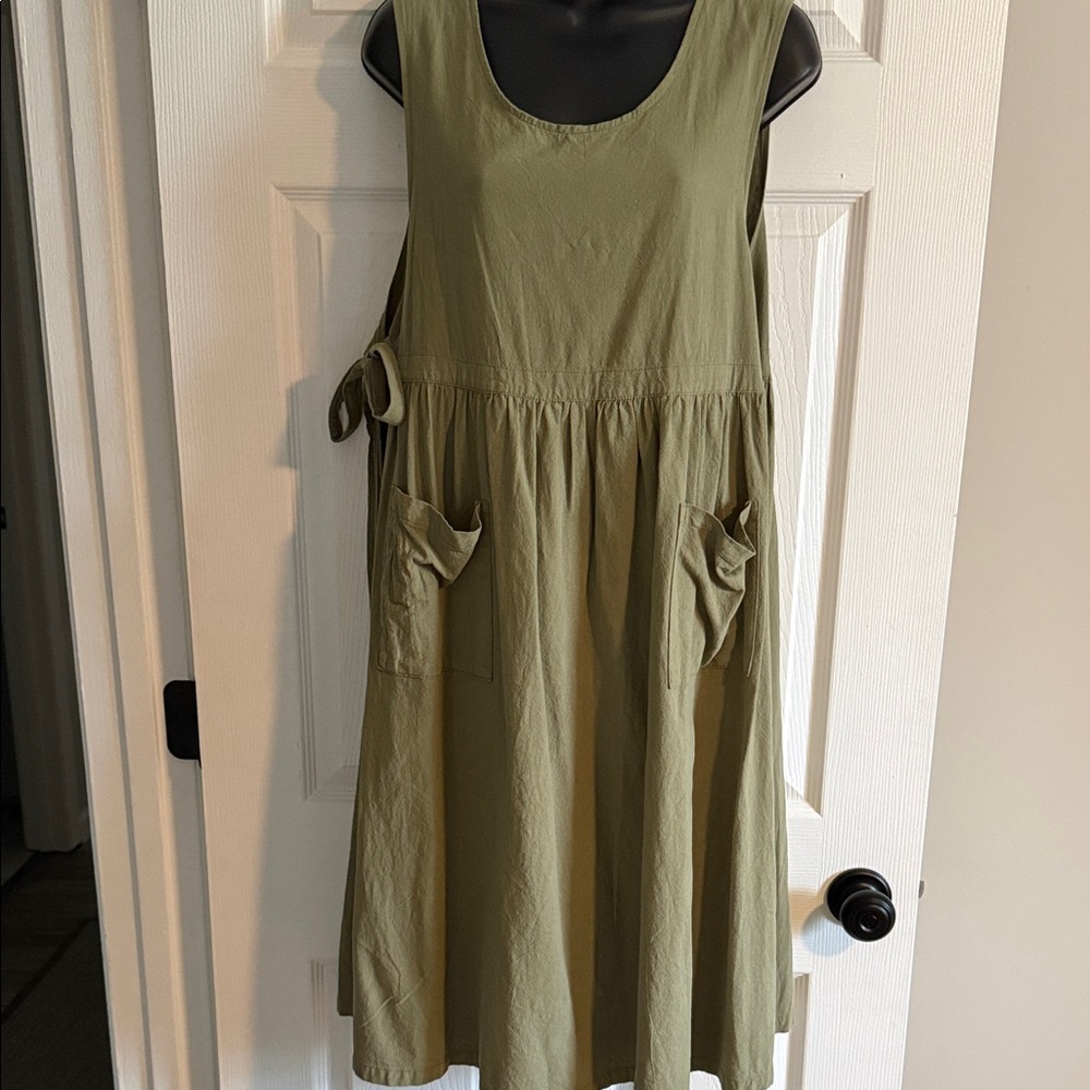 Women's Olive Green Sleeveless Pocket Dress